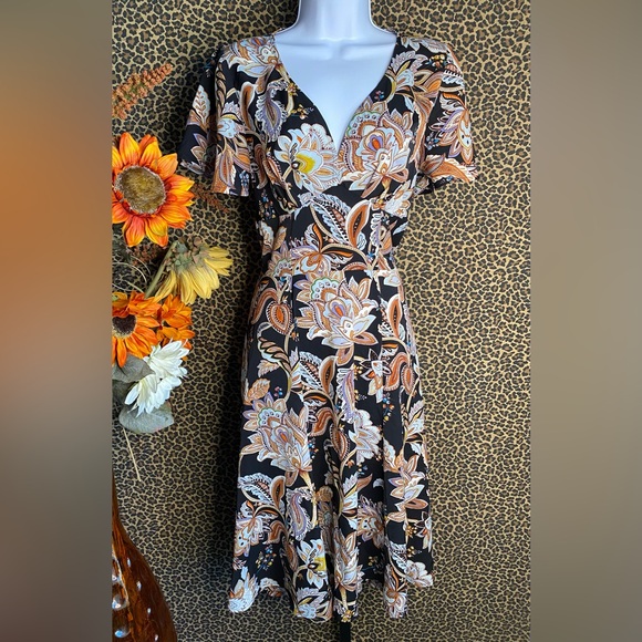 🦋B2G1🦋UNIQUE VINTAGE Black & Floral Flutter Sleeve Pin-Up Midi Dress NWOT - Picture 2 of 12
